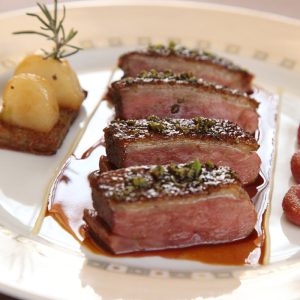 Magret de Canard Sauce poivre  accompagné de son gratin dauphinois