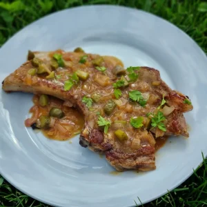 Côte de Porc Sauce Charcutière/Sauce Suprême (250g la part environ)